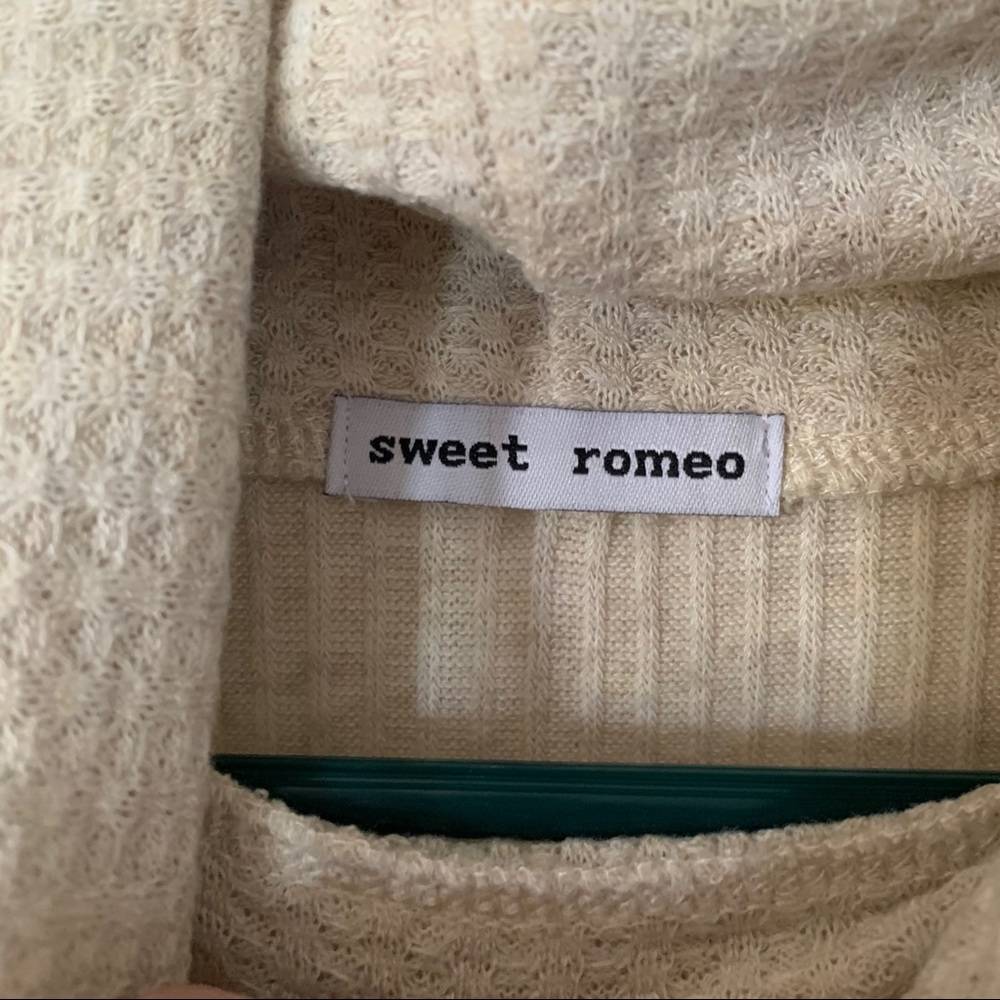 Sweet Romeo sweater - Picture 2 of 2